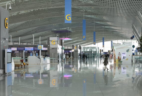 코로나19 확산으로 한산한 인천국제공항 제2터미널 출국장 모습. 뉴시스