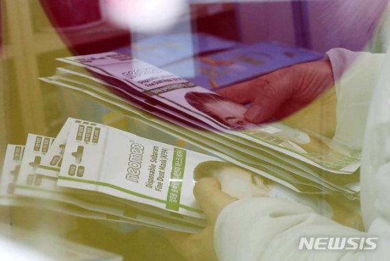 "요즘은 마스크가 분양권보다 좋다더라"