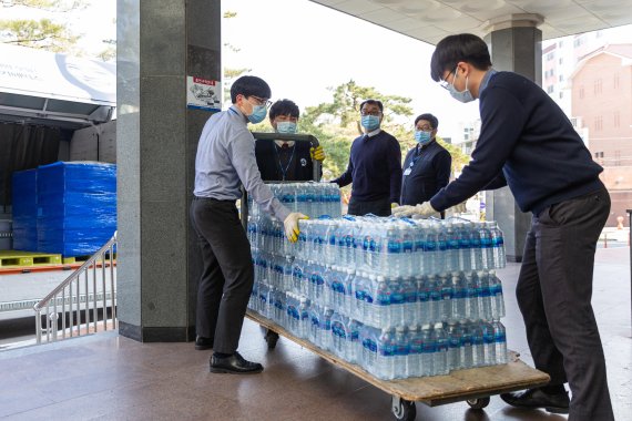 코로나19와 사투 벌이는 대구가톨릭대병원, "응원에 감사"