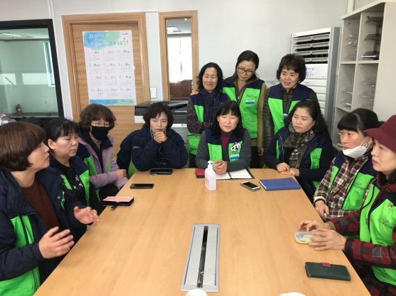 전국교육공무직본부 전북지부 회원들은 국가적 비상상황에서도 차별받고 있다고 주장했다. 사진=김도우 기자