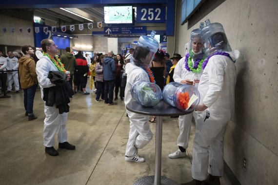 People in costumes wearing large water bottles on their heads drink beer on the concourse while attending the Canada Sevens rugby tournament in Vancouver, British Columbia, Saturday, March 7, 2020. (Darryl Dyck/The Canadian Press via AP) /뉴시스/AP /사진=