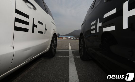 서울 서초구의 한 차고지에 타다 차량이 주차돼 있다. 2020.3.9/뉴스1 © News1 송원영 기자
