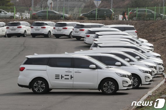 9일 서울 서초구의 한 차고지에 타다 차량이 주차돼 있다. 2020.3.9/뉴스1 © News1 송원영 기자