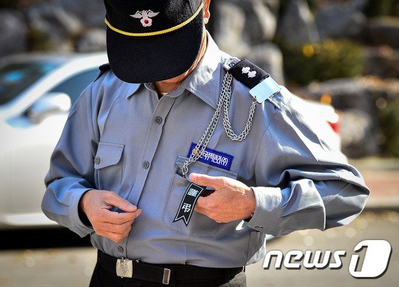 아파트 경비원에 택배 맡기면 안돼 헷갈리는 경비업법