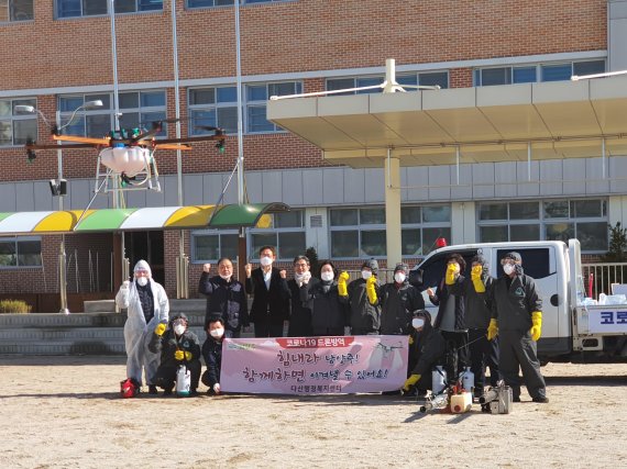 남양주시 다산동 초등학교-도농천 산책로 드론방역 실시. 사진제공=남양주시