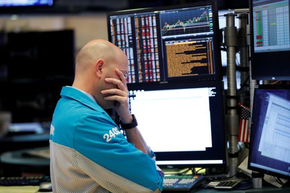 A trader reacts as he works on the floor of the New York Stock Exchange (NYSE) in New York City, New York, U.S., March 11, 2020. REUTERS/Andrew Kelly /REUTERS/뉴스1 /사진=뉴스1 외신화상