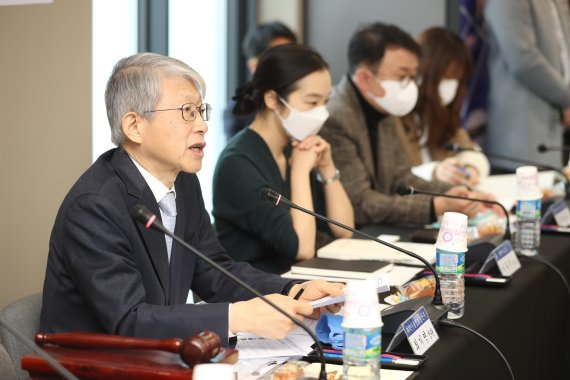 12일 최기영 과학기술정보통신부 장관이 제8차 신기술 서비스 심의위원회 회의를 주재 하고 있다. 과학기술정보통신부 제공