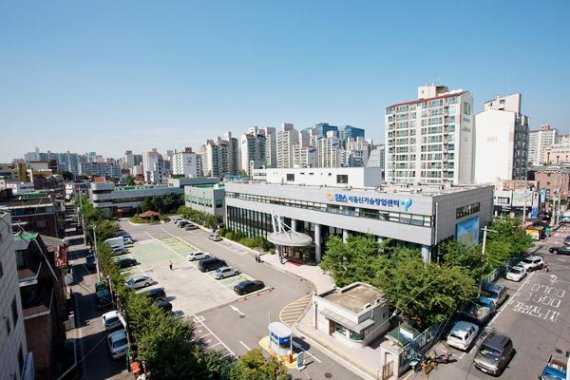 한국프랜차이즈산업협회가 이전하는 서울 등촌동 SBA 서울유통센터 전경. 한국프랜차이즈산업협회 제공.