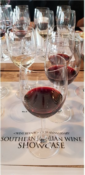 비네티 델 살렌토 레젠다 골드 와인.