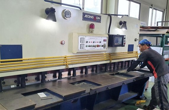 ㈜대륜엔지니어링의 자회사로 제주시 한림읍 금능농공단지에 있는 ㈜상명엔지니어링. 이곳에선 수·배전반, LED, ESS, 태양광 구조물을 생산한다.