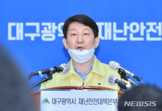 권영진 "영남대병원 최선 다해…전쟁 중 시시비비 없어야"