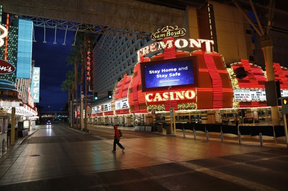 A mans walks along a usually busy Fremont Street after casinos were ordered to shut down due to the coronavirus outbreak Saturday, March 21, 2020, in Las Vegas. (AP Photo/John Locher) /뉴시스/AP /사진=