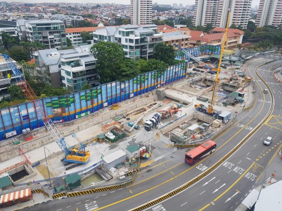 싱가포르 동부해안 도심에 마린 테라스(Marine Terrace) 역이 지어지고 있는 '싱가포르 도심 지하철 TEL 308 공구' 현장. 공사비만 총 2억5200만 달러(한화 약 3163억) 규모다. 지난 2016년 1월 착공했으며 총 85개월의 공사 기간을 거쳐 2023년 2월 완공 예정이다.<div id='ad_body2' class='ad_center'></div> 쌍용건설 제공