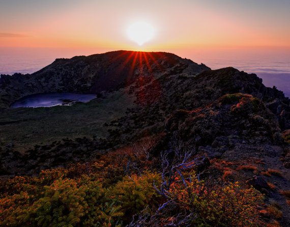 한라산 백록담 일출 [사진=제주도 세계유산본부 제공]