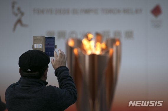 도쿄올림픽 1년 연기, 팔린 티켓·성화 봉송은 어떻게?