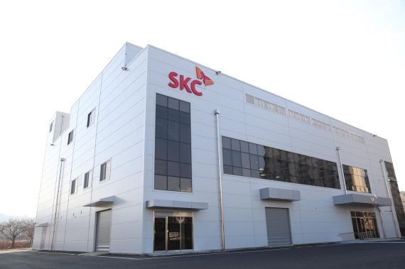 충남 천안 SKC 하이테크앤마케팅 천안공장에 마련된 SKC 블랭크 마스크 공장.