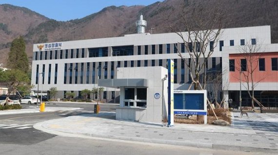 26일 정선경찰서(총경 김문영)는 정선읍 봉양리 316번지에 2년여간의 신축공사를 끝내고 오는 30일부터 신청사에서 업무를 시작한다 고 밝혔다.