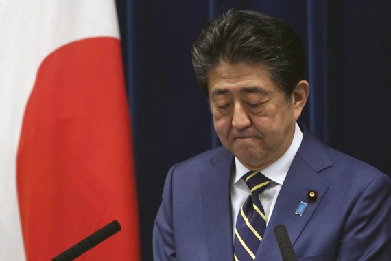 지난 28일 코로나19 관련 기자회견을 하는 아베 신조 일본 총리. AP뉴시스