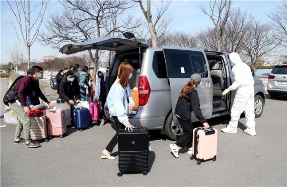 전북도 “출발지·국적 안따진다”…… 모든 입국자 2주 격리