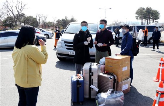 전북도 “출발지·국적 안따진다”…… 모든 입국자 2주 격리