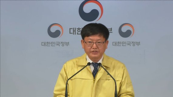 임서정 고용노동부 차관이 3월 31일 '2월 사업체노동력조사 결과'를 발표하고 있다. 임 차관은 "코로나19 효과가 본격화 되는 3월 사업체 실업 통계는 2월보다 더 악화될 수 있다"고 말했다.