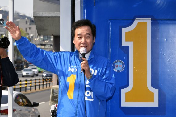 이낙연 더불어민주당 후보가 2일 오후 서울 경복궁역에서 거리유세를 하고 있다. 사진=서동일 기자