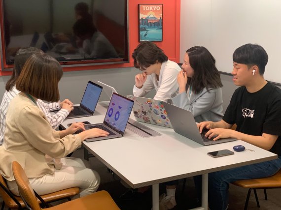 크리에이티브스테이츠 직원들이 서울 삼성동 본사에서 회의를 하고 있다. 크리에이티브스테이츠 제공