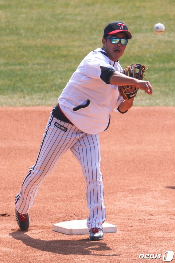 LG 트윈스 유니폼을 입고 정찬헌과 한솥밥을 먹게 된 정근우. /뉴스1 © News1 성동훈 기자