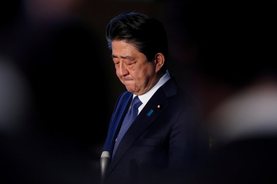 6일 총리관저에서 아베 신조 일본 총리. 로이터 뉴스1