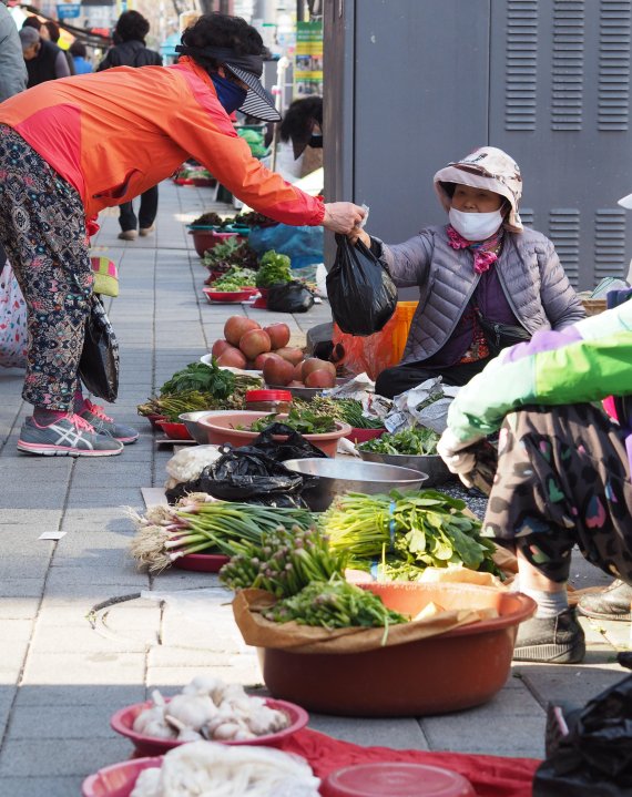 [르포] 울산 경제회복 신호탄?...젊음의 거리 '삼산동' 식객들로 바글바글