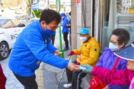 [현장을 가다]'상전벽해' 꿈꾸는 용산 강태웅 "해결 적임자" vs 권영세 "인프라 재개발"