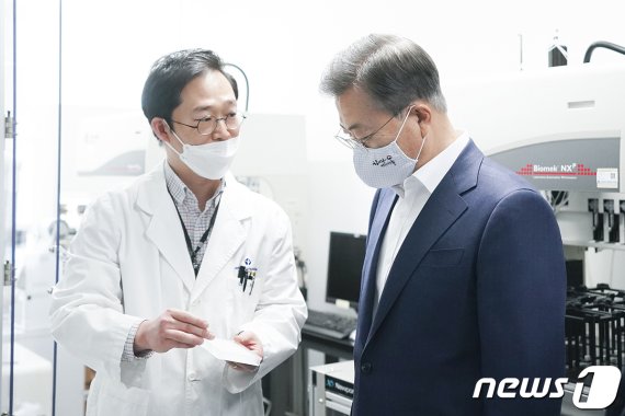 文대통령 "구충제가 코로나19 치료에?"