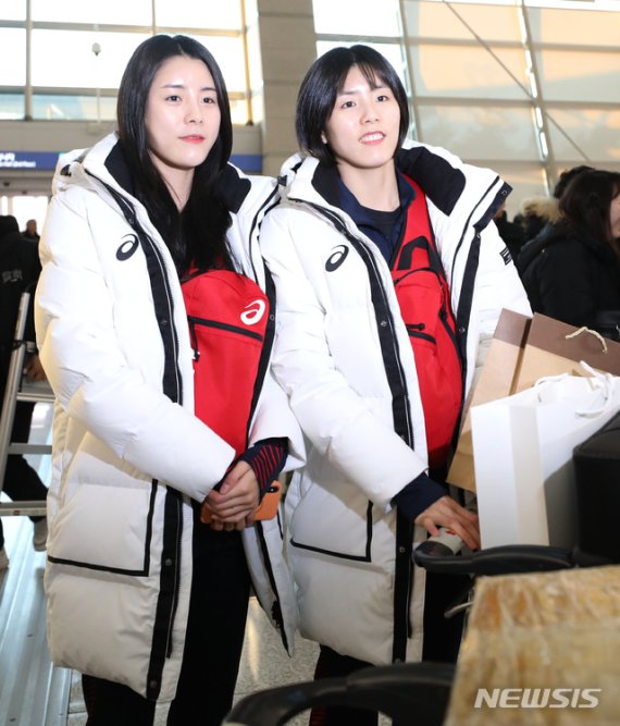 벌은 한국에서만...쌍둥이 재영·다영  '학폭논란' 덕을 본 건