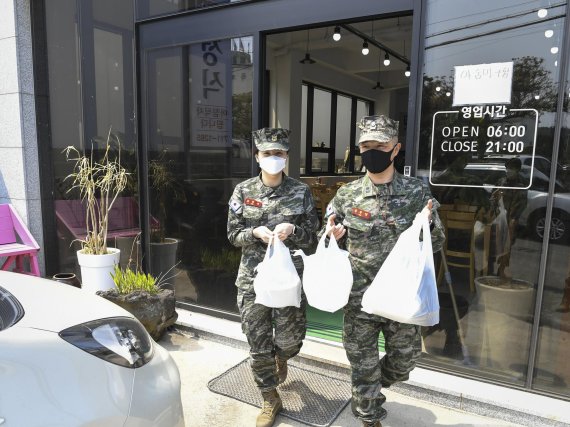 [fn포토] 해병대 제9여단 '생·통 Day'…제주상권과 상생