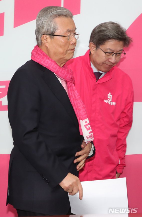 [서울=뉴시스]김명원 기자 = 김종인 총괄 선거대책위원장이 9일 오전 서울 여의도 국회 미래통합당 회의실에서 열린 현안긴급기자회견에 참석해 발언하고 있다. 2020.04.09. kmx1105@newsis.com