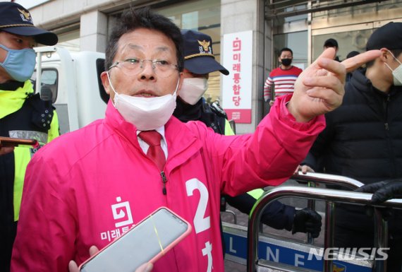 '후원금 쇄도' 차명진 "비용 아껴, 천안함 유족 후원한다"