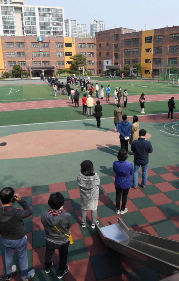 코로나도 못 막은 '선거열기'...각종 사건·사고 잇따라(종합)