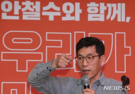 "세상 바뀌었다" 최강욱에…진중권 "개봉박두. 기대된다"