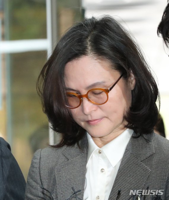 정경심, '사모펀드 의혹' 재판 증인 불참…법원 "재소환"
