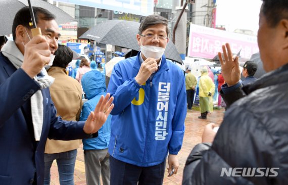 [광주=뉴시스] 류형근 기자 =김홍걸 더불어시민당 비례대표 당선인. 2020.04.12. hgryu77@newsis.com