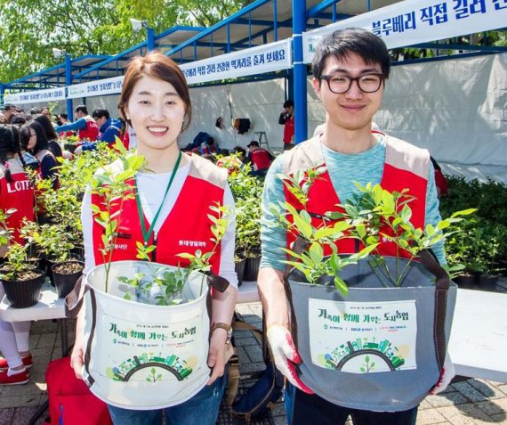 롯데정밀화학, 지역사회에 ‘착’ 붙어서 지역사회 필요 채운다