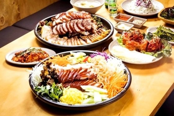 〔와인생활 백서〕족발엔 소주라고?.. "와인 곁들여보면 깜짝 놀랄걸"