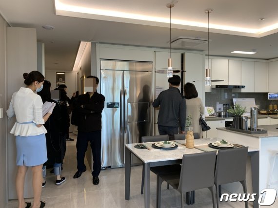 DMC리버파크자이와 DMC리버포레자이 모델하우스 유니트 모습.© 뉴스1 이동희 기자