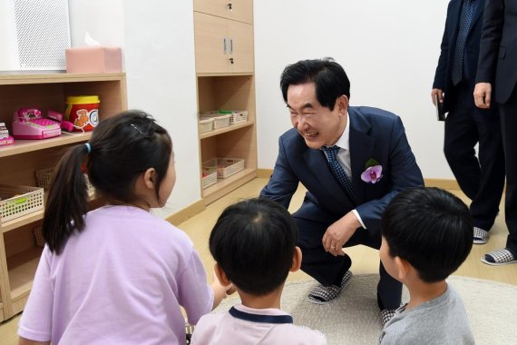 안병용 의정부시장 다함께돌봄센터 방문. 사진제공=의정부시