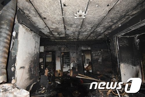 대전 서구의 한 주택에서 불이 나 70대 노인이 숨졌다.(대전서부소방서 제공)© 뉴스1