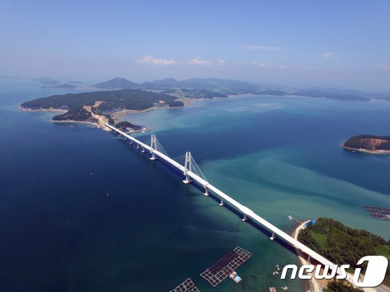 완도군 신지면과 고금면을 잇는 '장보고대교'