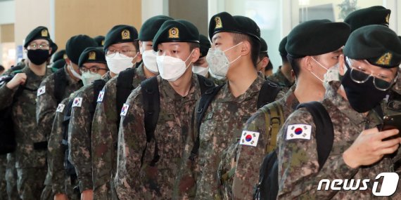 마스크를 착용한 육군 장병들 모습 /사진=뉴스1