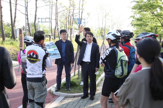 인천 아라뱃길~청라호수공원 생태 자전거길 조성