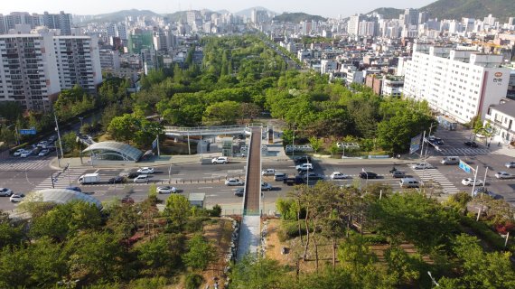 인천 중앙공원 보행육교 2개 설치