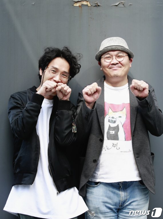 서울 삼청동 카페, 영화 '고양이 집사' 임희섭 감독, 조은성PD(오른쪽) 인터뷰 / 뉴스1 © News1 권현진 기자